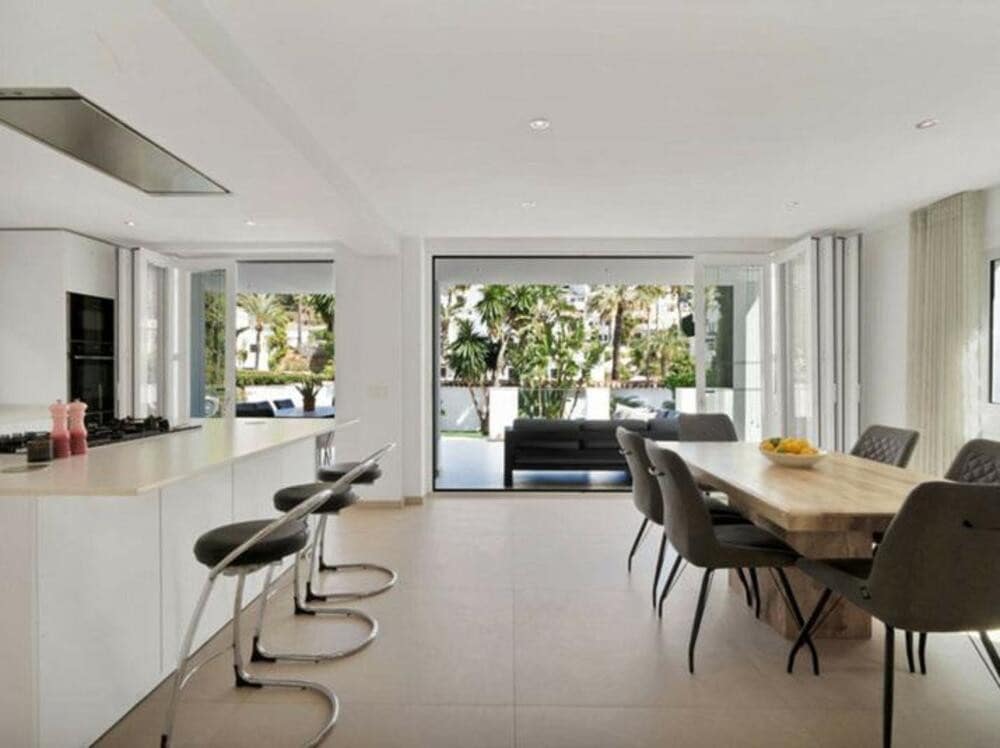 4 quarto Moradia para arrendar em Nueva Andalucia com piscina garagem - 10 000 € (Ref: 9002787)