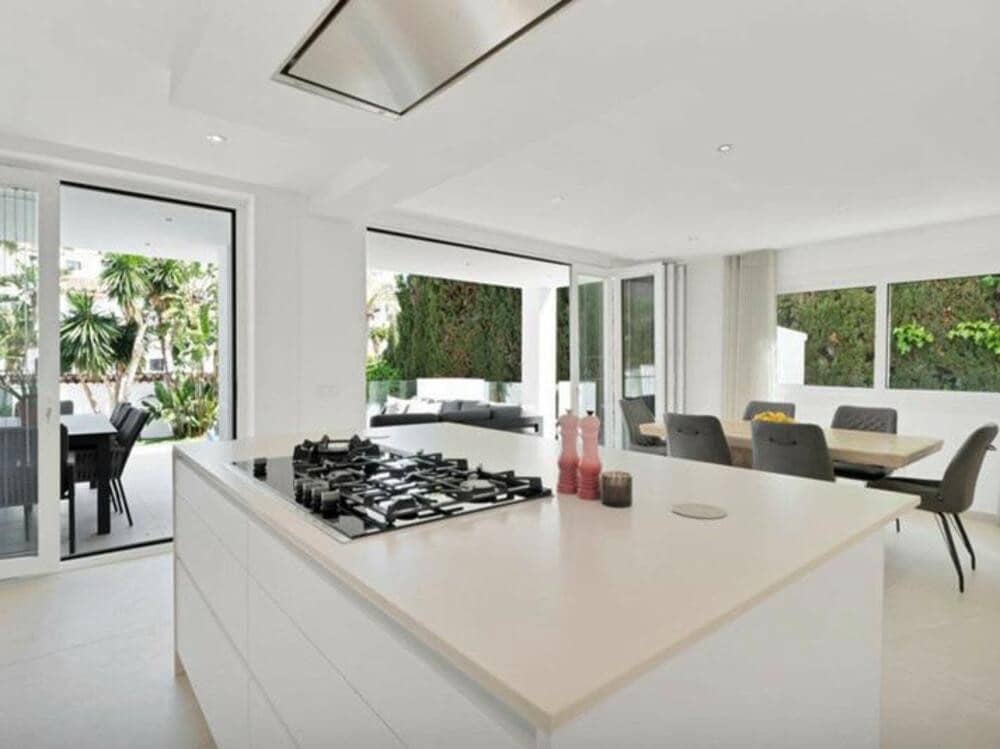 4 quarto Moradia para arrendar em Nueva Andalucia com piscina garagem - 10 000 € (Ref: 9002787)