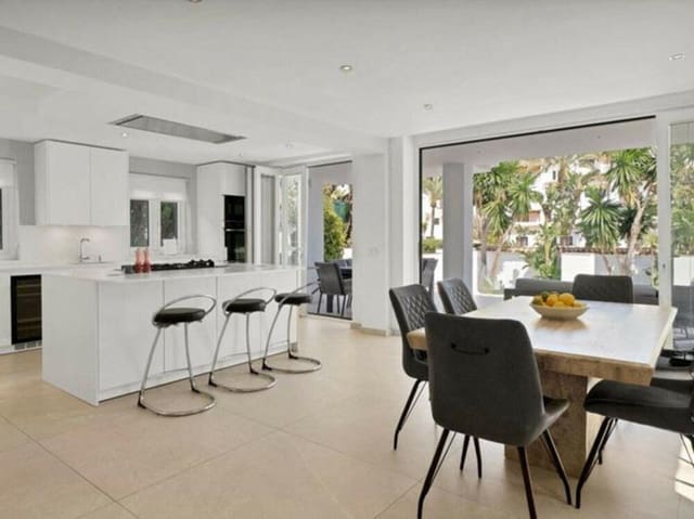 4 bedroom Villa for rent in Nueva Andalucía Centro, Marbella with pool garage - € 10,000 (Ref: 9002787)
