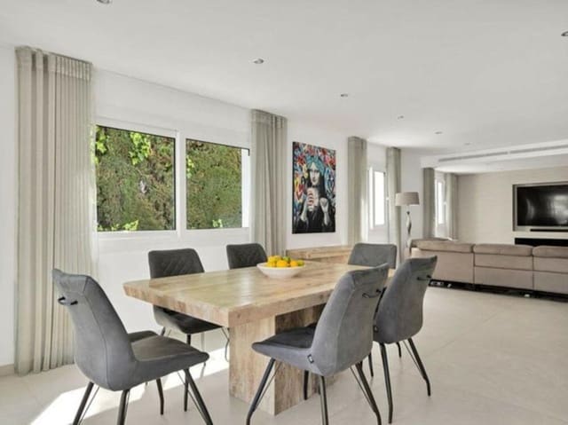 4 bedroom Villa for rent in Nueva Andalucía Centro, Marbella with pool garage - € 10,000 (Ref: 9002787)