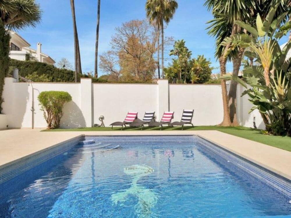 4 quarto Moradia para arrendar em Nueva Andalucia com piscina garagem - 10 000 € (Ref: 9002787)