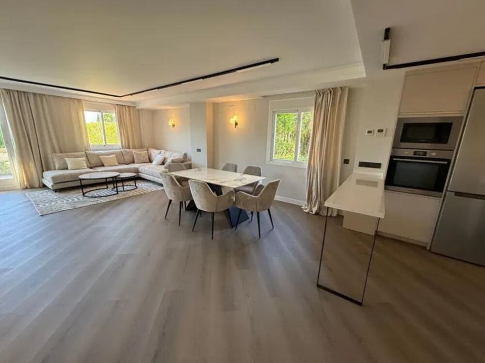 3 soveværelse Byhus til leje i New Golden Mile med swimmingpool garage - € 3.800 (Ref: 9002788)