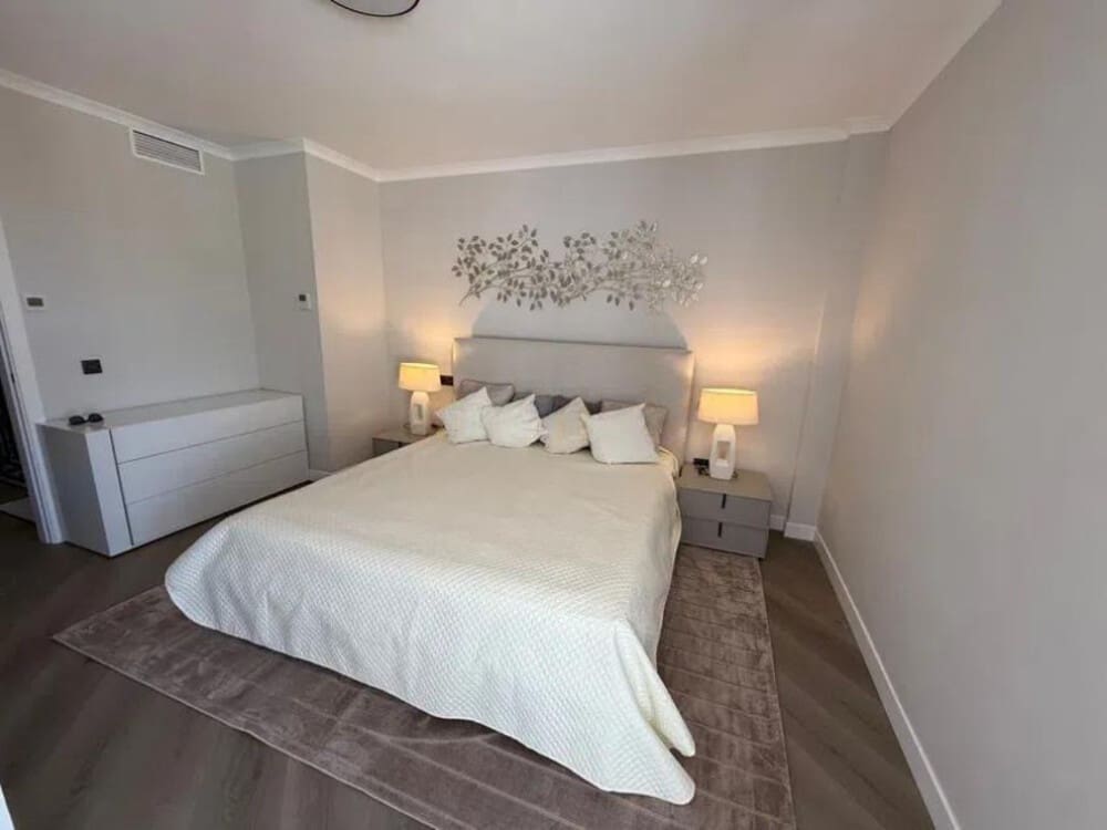 3 soveværelse Byhus til leje i New Golden Mile med swimmingpool garage - € 3.800 (Ref: 9002788)