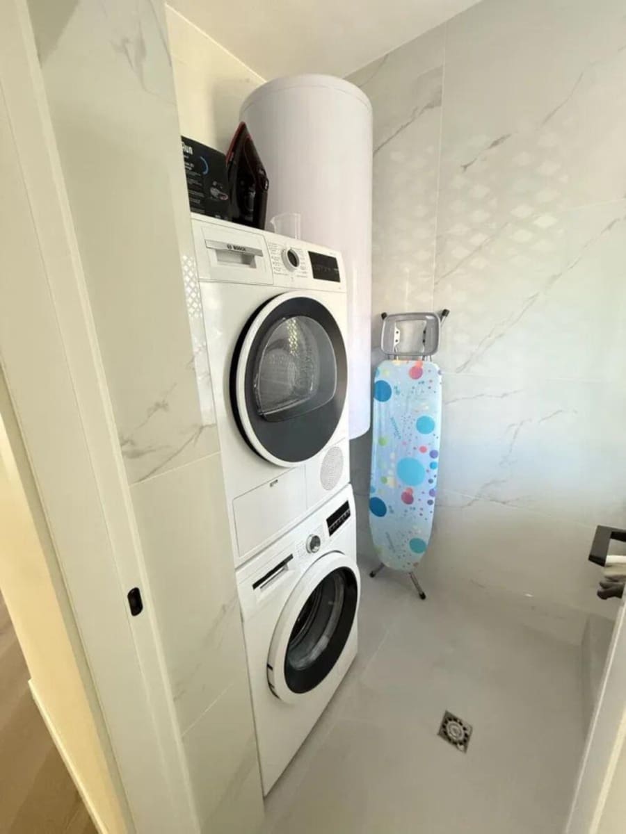 3 soveværelse Byhus til leje i New Golden Mile med swimmingpool garage - € 3.800 (Ref: 9002788)