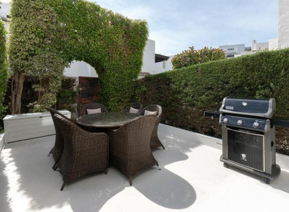 3 soveværelse Byhus til salg i Guadalmina med swimmingpool garage - € 679.000 (Ref: 9007294)