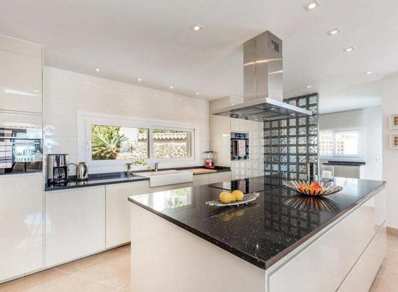 6 sovrum Villa att hyra i La Quinta med pool garage - 16 000 € (Ref: 9007295)