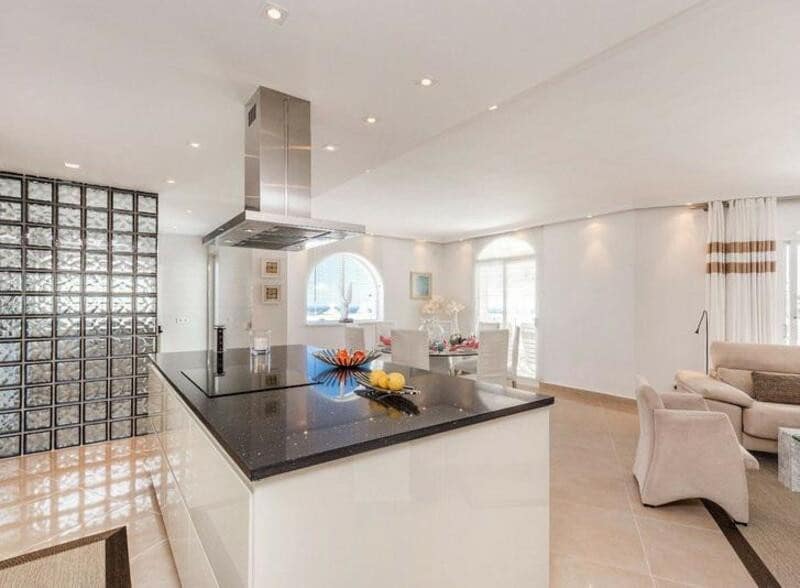 6 sovrum Villa att hyra i La Quinta med pool garage - 16 000 € (Ref: 9007295)