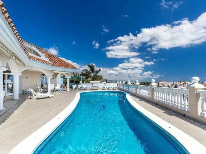 6 sovrum Villa att hyra i La Quinta med pool garage - 16 000 € (Ref: 9007295)