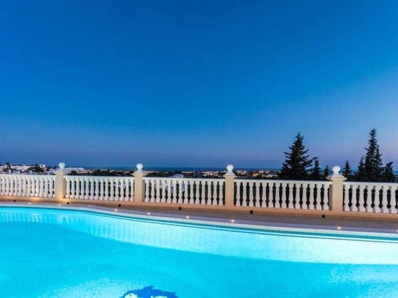 6 sovrum Villa att hyra i La Quinta med pool garage - 16 000 € (Ref: 9007295)