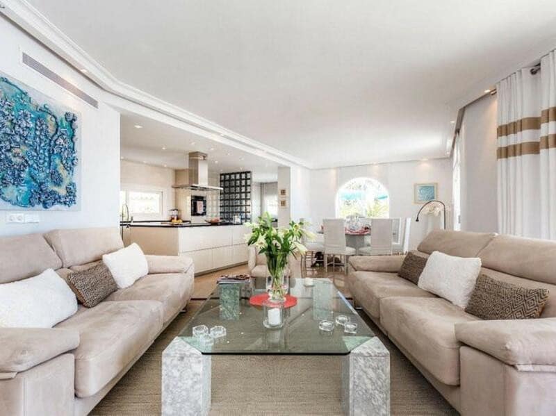 6 sovrum Villa att hyra i La Quinta med pool garage - 16 000 € (Ref: 9007295)