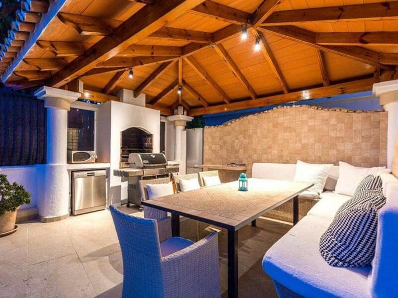 6 sovrum Villa att hyra i La Quinta med pool garage - 16 000 € (Ref: 9007295)