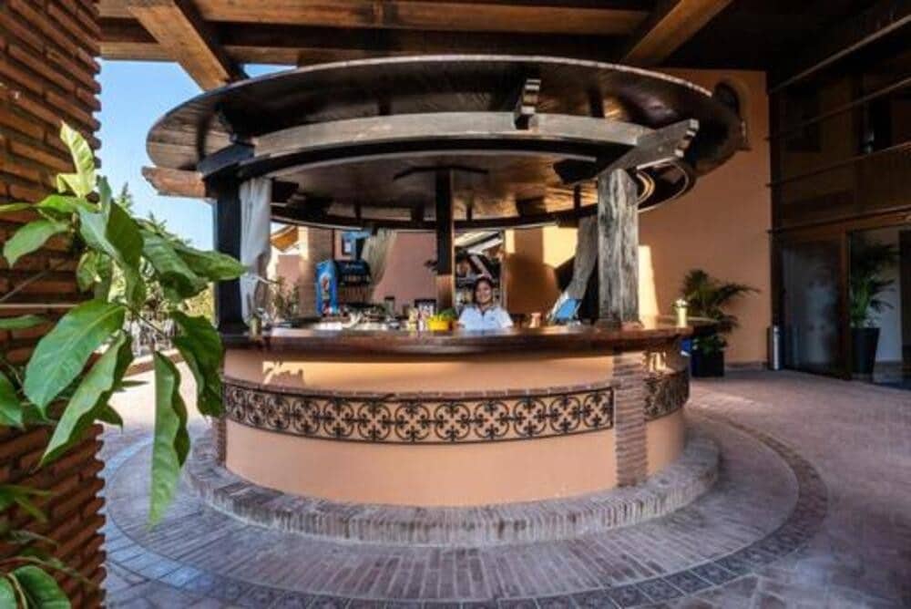 3 quarto Apartamento para arrendar em El Paraiso com piscina garagem - 2 500 € (Ref: 9007296)