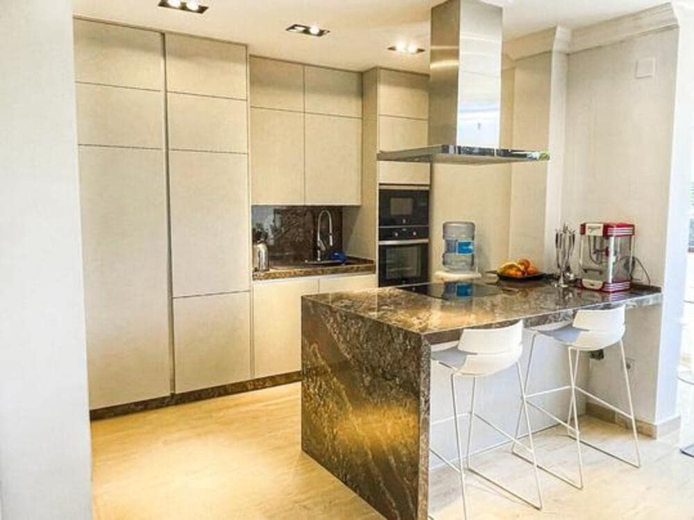 3 quarto Apartamento para arrendar em El Paraiso com piscina garagem - 2 500 € (Ref: 9007296)