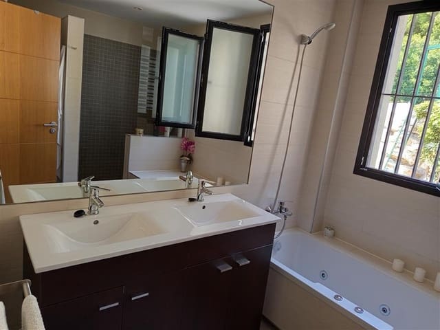 3 quarto Apartamento para venda em La Concha - Resina Golf, Estepona com piscina garagem - 485 000 € (Ref: 9012194)