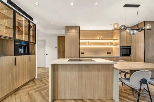 3 quarto Apartamento para venda em Los Naranjos, Marbella com piscina garagem - 1 190 000 € (Ref: 9013706)