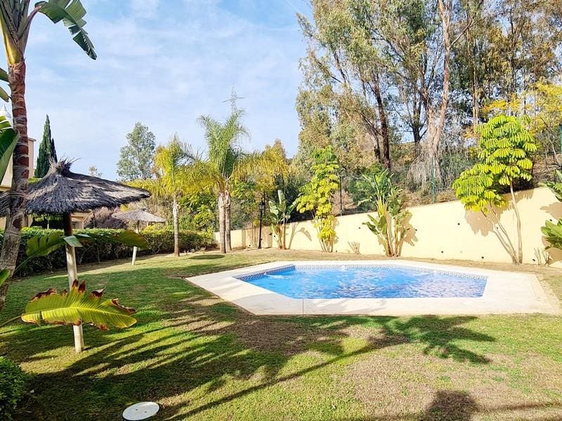 2 makuuhuone Huoneisto vuokrattavana paikassa Marbella mukana uima-altaan 
autotalli - 2 000 € (Ref: 9013708)