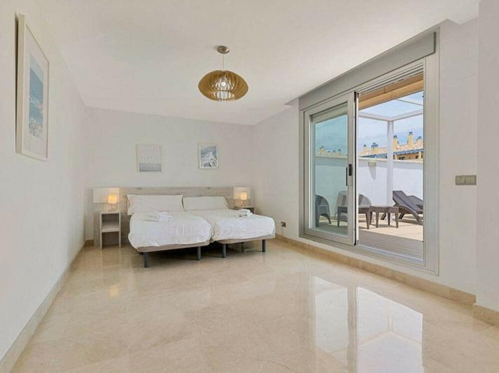 3 sypialnia Penthouse na sprzedaż w San Pedro de Alcantara z basenem garażem - 790 000 € (Ref: 9017201)