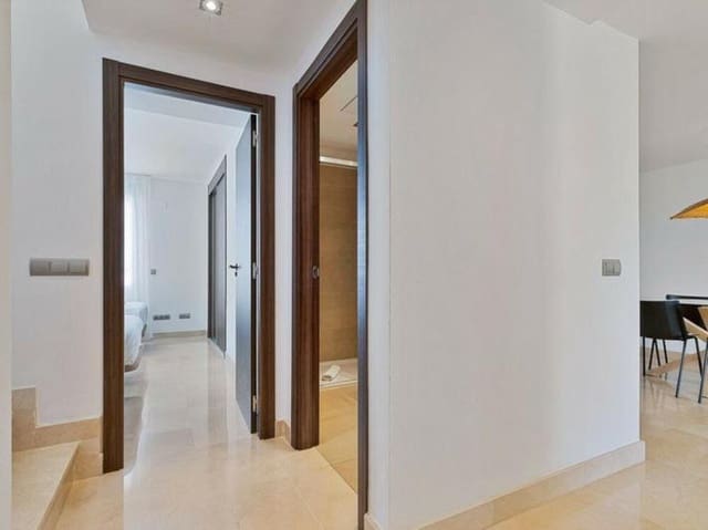 3 soverom Penthouse til salgs i Nueva Alcántara, Marbella med svømmebasseng garasje - € 790 000 (Ref: 9017201)