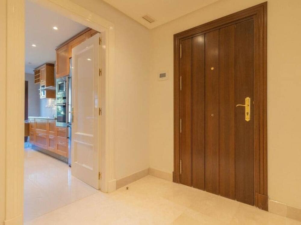 Appartement de 3 chambres à louer à Nueva Andalucia avec piscine - 4 900 € (Ref: 9017203)