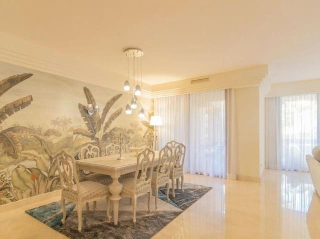 3 soverom Leilighet til leie i Nueva Andalucía Centro, Marbella med svømmebasseng - € 4 900 (Ref: 9017203)