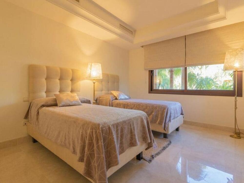 Appartement de 3 chambres à louer à Nueva Andalucia avec piscine - 4 900 € (Ref: 9017203)