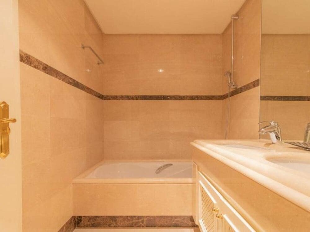 Appartement de 3 chambres à louer à Nueva Andalucia avec piscine - 4 900 € (Ref: 9017203)