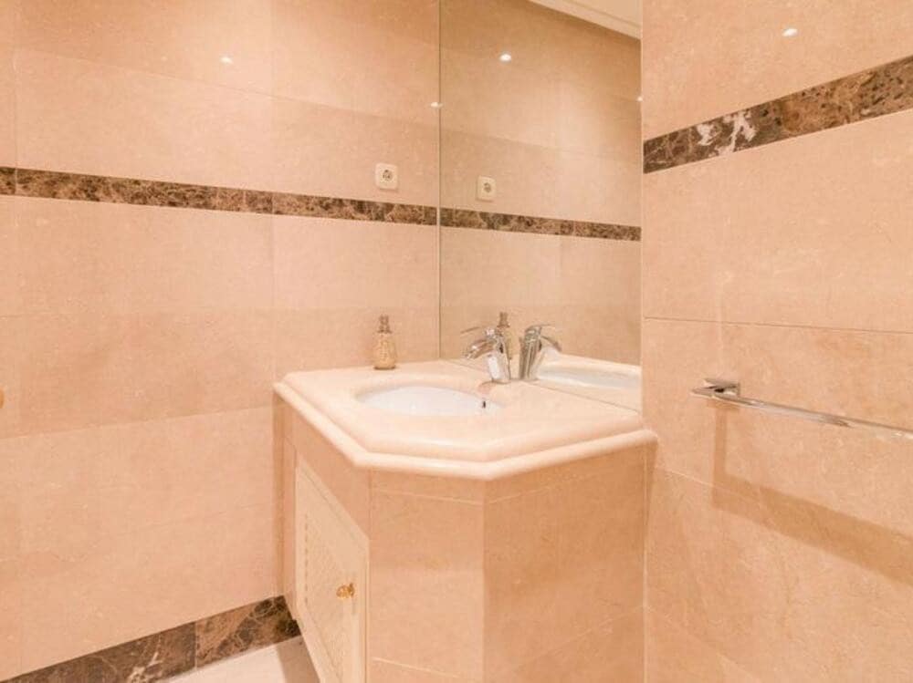 Appartement de 3 chambres à louer à Nueva Andalucia avec piscine - 4 900 € (Ref: 9017203)