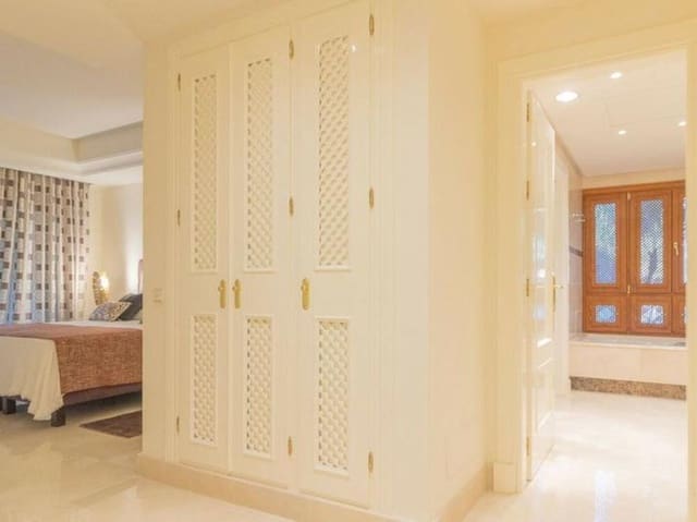 3 bedroom Apartment for rent in Nueva Andalucía Centro, Marbella with pool garage - € 4,900 (Ref: 9017203)
