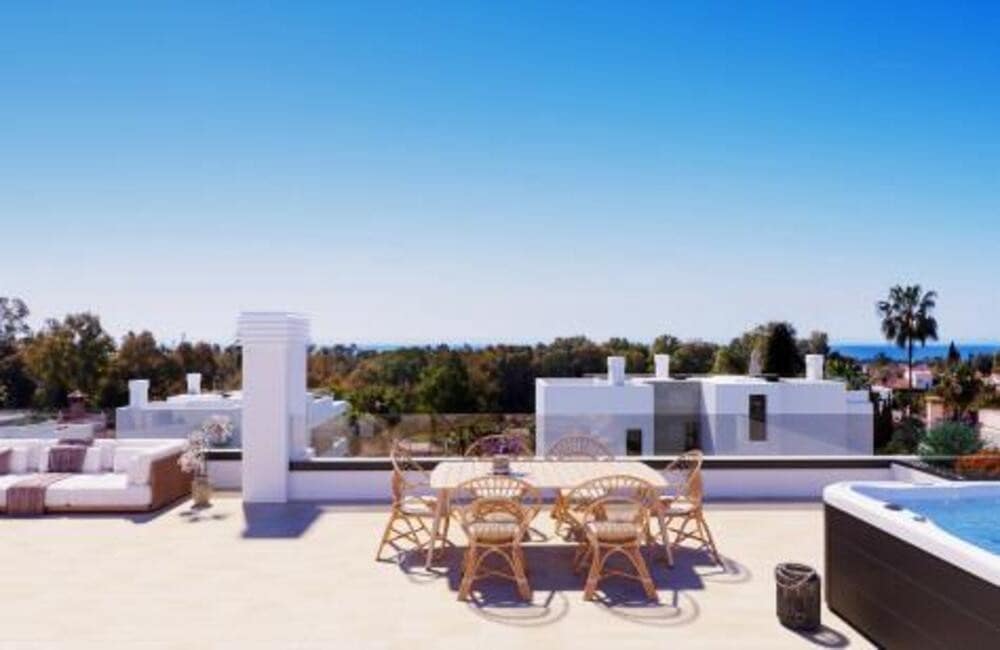 3 bedroom Villa for sale in Estepona with pool garage - € 1,530,000 (Ref: 9020635)