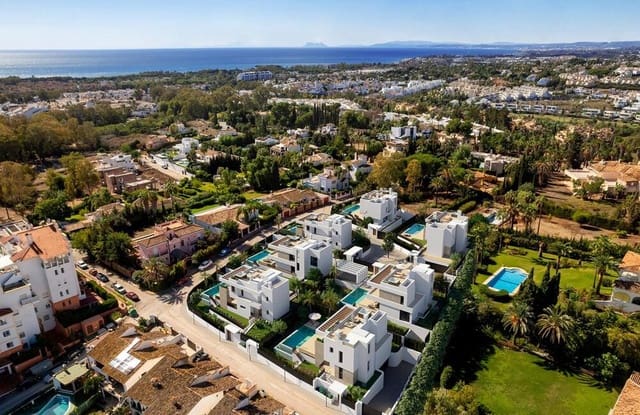 3 soveværelse Villa til salg i Nueva Atalaya, Estepona med swimmingpool garage - € 1.530.000 (Ref: 9020635)