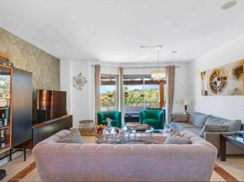 3 bedroom Penthouse for rent in Benahavis with pool - € 3,300 (Ref: 9022663)