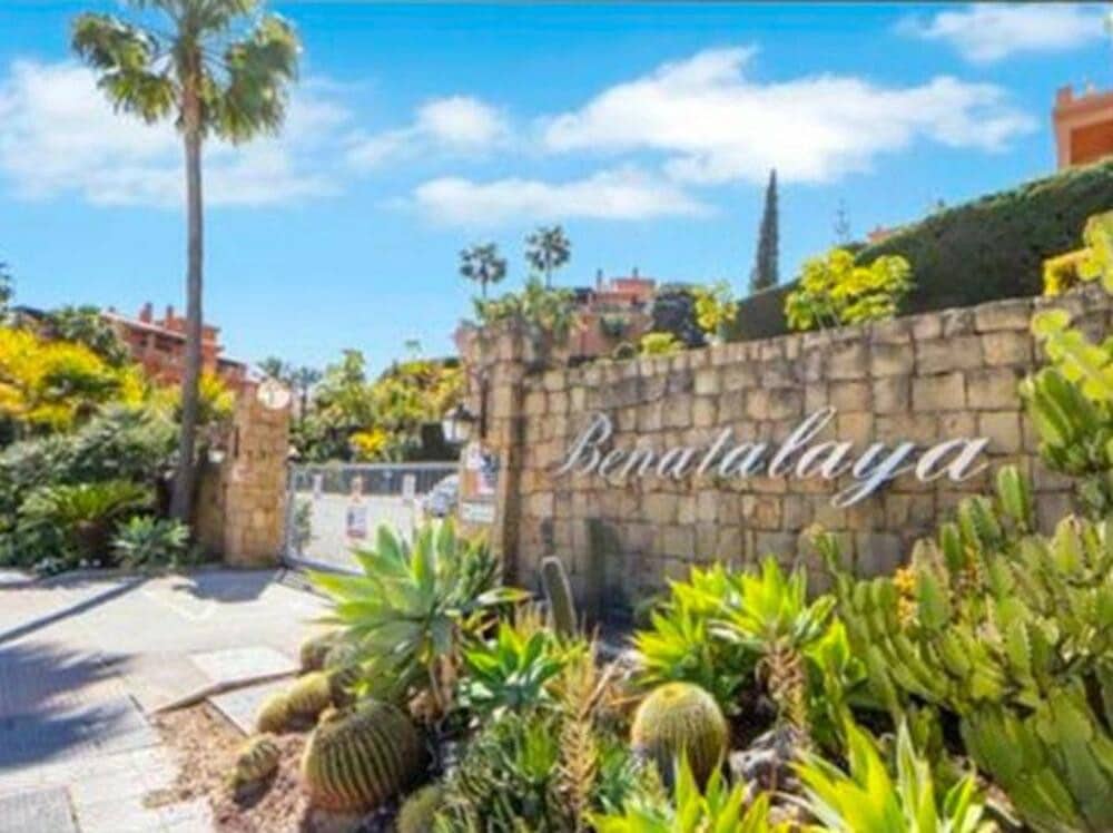 3 bedroom Penthouse for rent in Benahavis with pool - € 3,300 (Ref: 9022663)