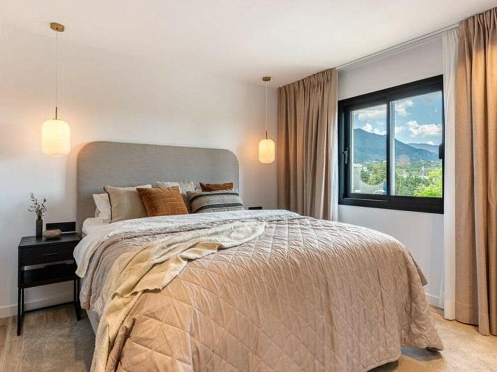 4 soveværelse Byhus til salg i Nueva Andalucia med garage - € 899.000 (Ref: 9026266)