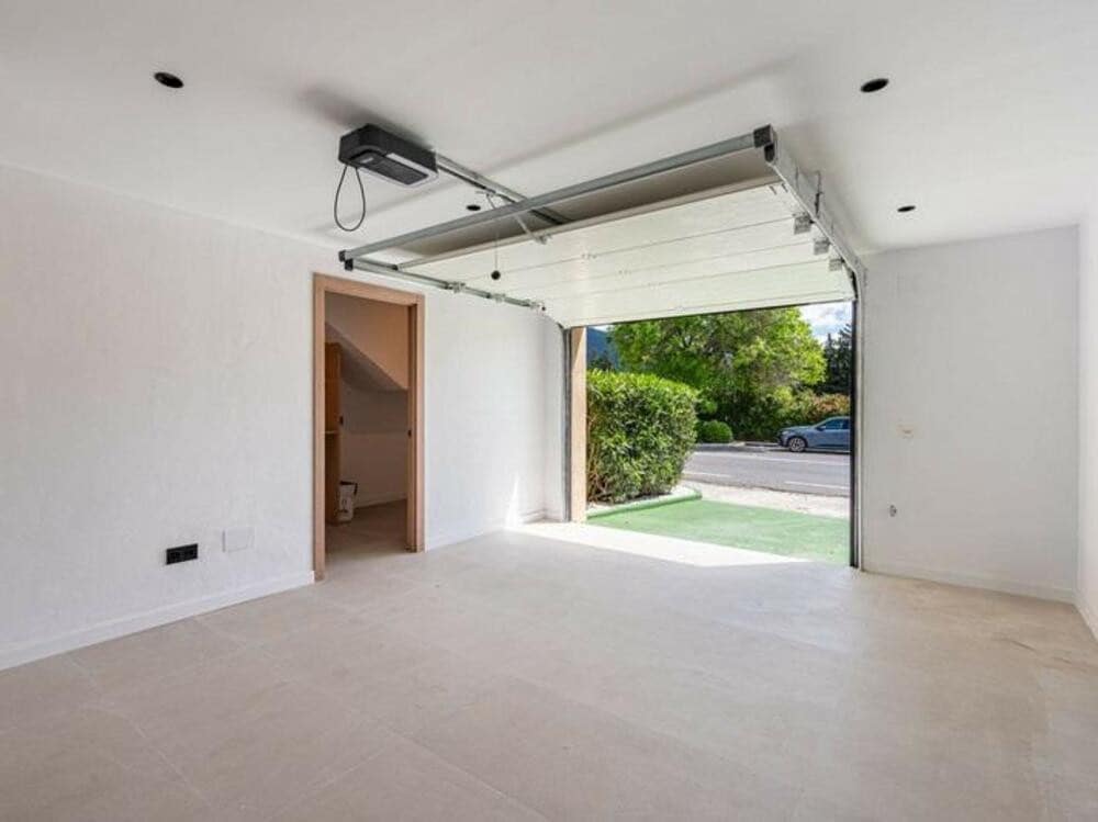 4 soveværelse Byhus til salg i Nueva Andalucia med garage - € 899.000 (Ref: 9026266)