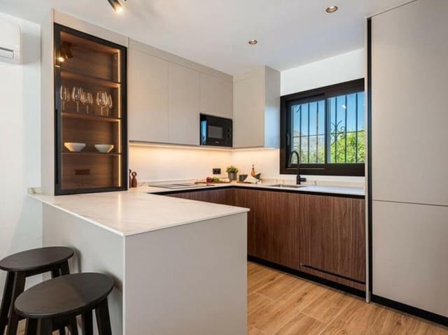 4 chambre Maison de Ville à vendre à Las Brisas, Marbella avec garage - 899 000 € (Ref: 9026266)