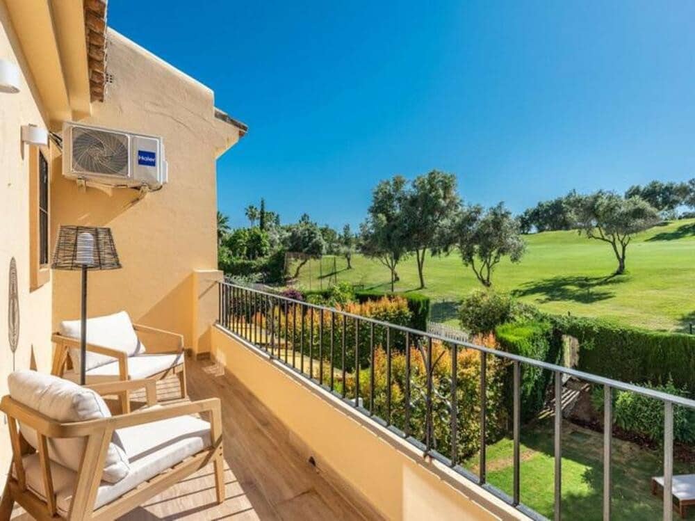 4 soveværelse Byhus til salg i Nueva Andalucia med garage - € 899.000 (Ref: 9026266)