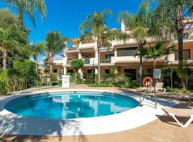 3 bedroom Apartment for sale in La Dama de Noche - La Alzambra, Marbella with pool garage - € 695,000 (Ref: 9026267)