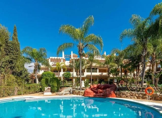 3 bedroom Apartment for sale in La Dama de Noche - La Alzambra, Marbella with pool garage - € 695,000 (Ref: 9026267)