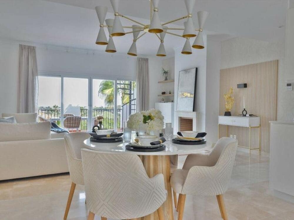 2 soverom Penthouse til salgs i Benahavis med svømmebasseng garasje - € 585 000 (Ref: 9026270)