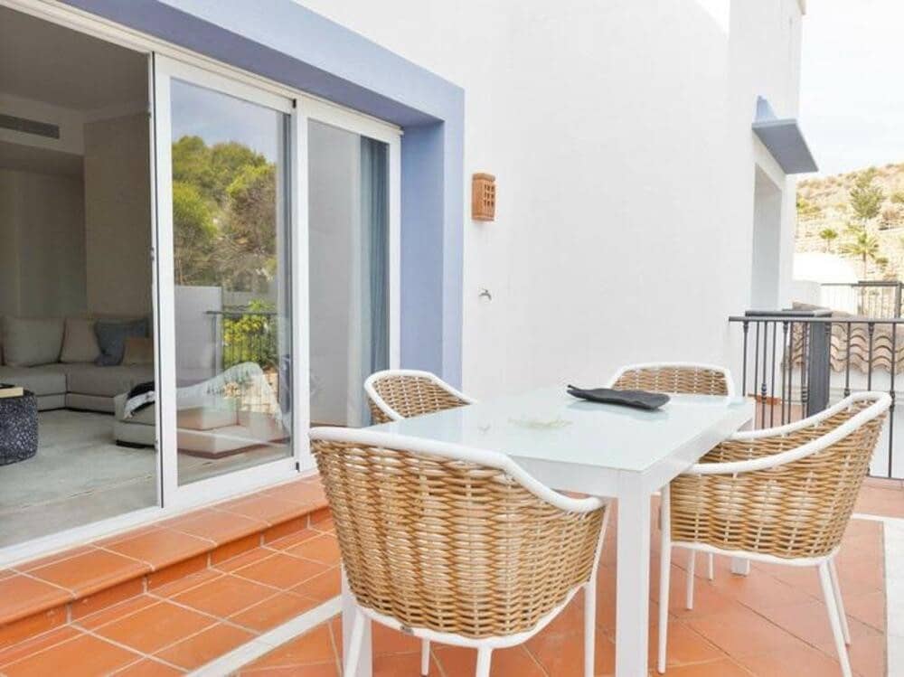 2 soverom Penthouse til salgs i Benahavis med svømmebasseng garasje - € 585 000 (Ref: 9026270)