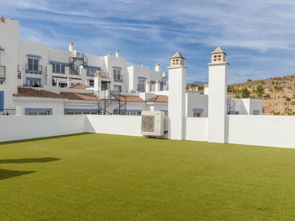 2 soverom Penthouse til salgs i Benahavis med svømmebasseng garasje - € 585 000 (Ref: 9026270)