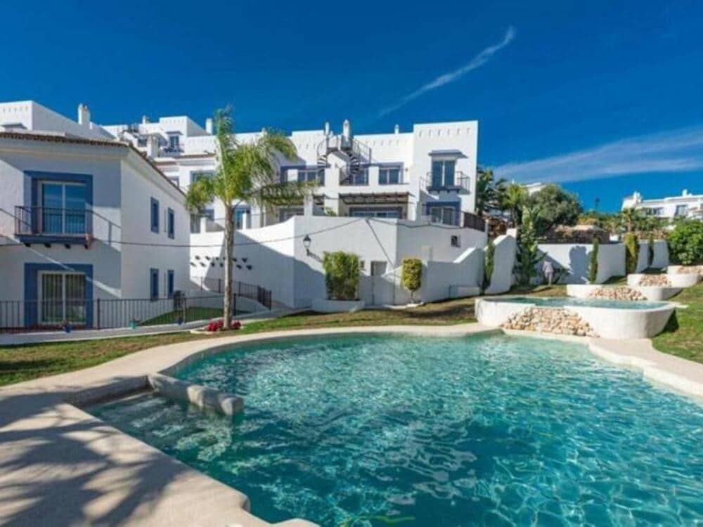 2 soverom Penthouse til salgs i Benahavis med svømmebasseng garasje - € 585 000 (Ref: 9026270)