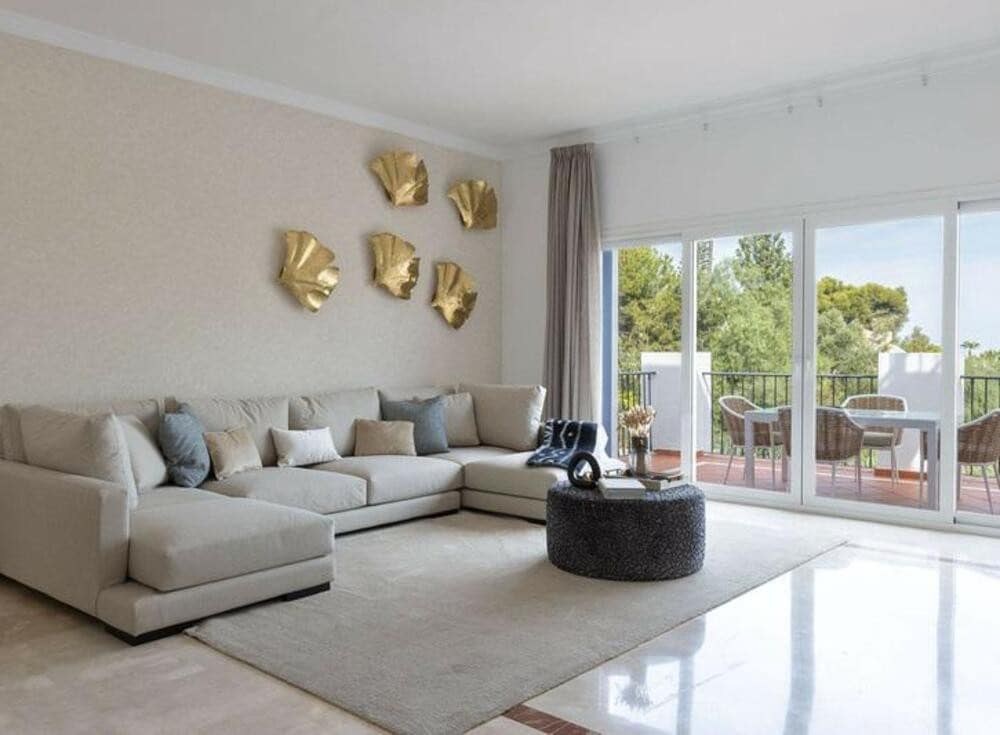 2 bedroom Penthouse for rent in Benahavis with pool garage - € 2,650 (Ref: 9026271)