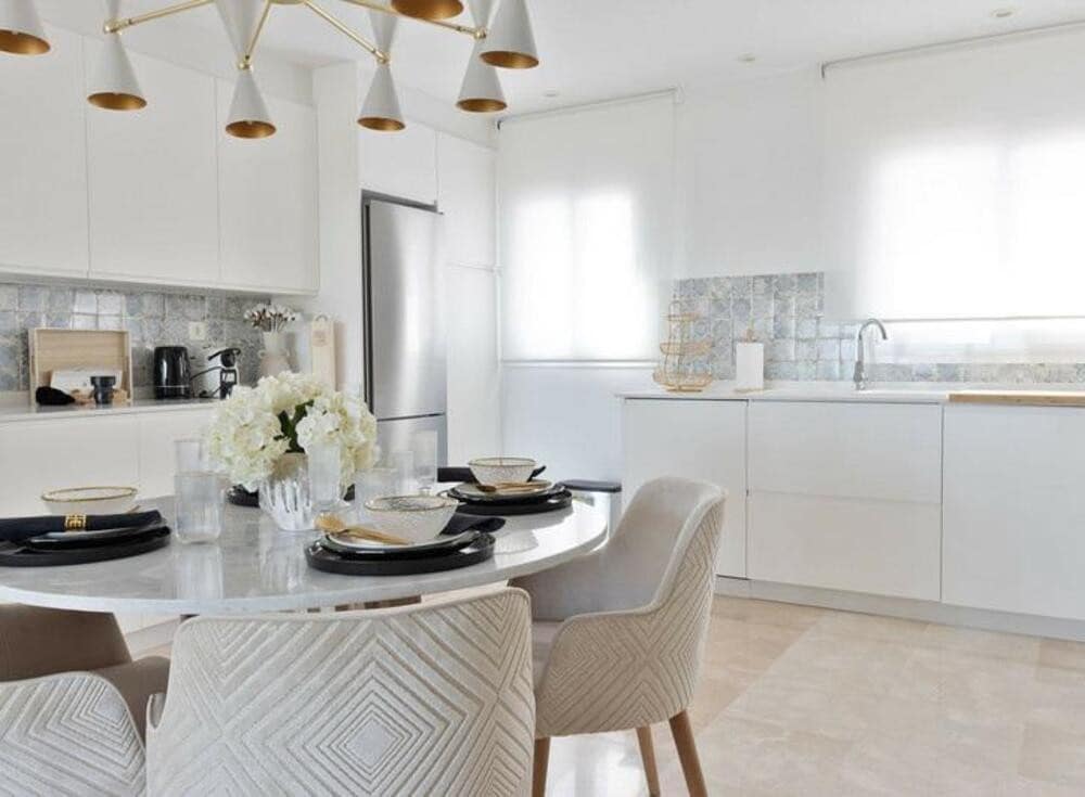 2 bedroom Penthouse for rent in Benahavis with pool garage - € 2,650 (Ref: 9026271)