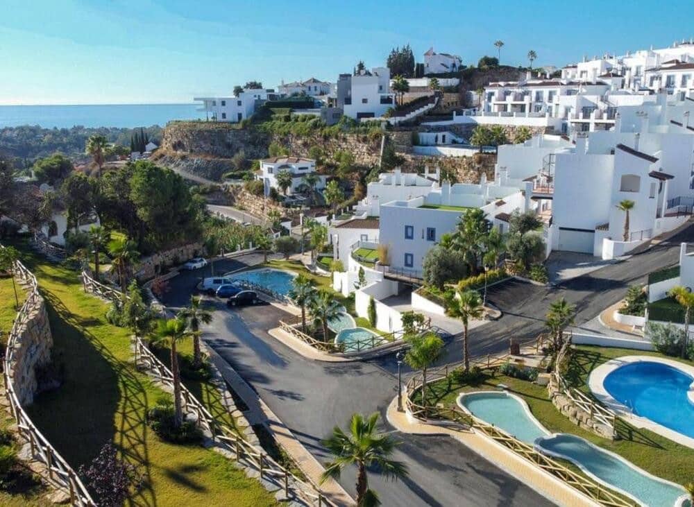 2 bedroom Penthouse for rent in Benahavis with pool garage - € 2,650 (Ref: 9026271)