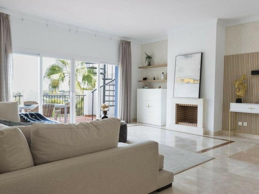 2 bedroom Penthouse for rent in Benahavis with pool garage - € 2,650 (Ref: 9026271)