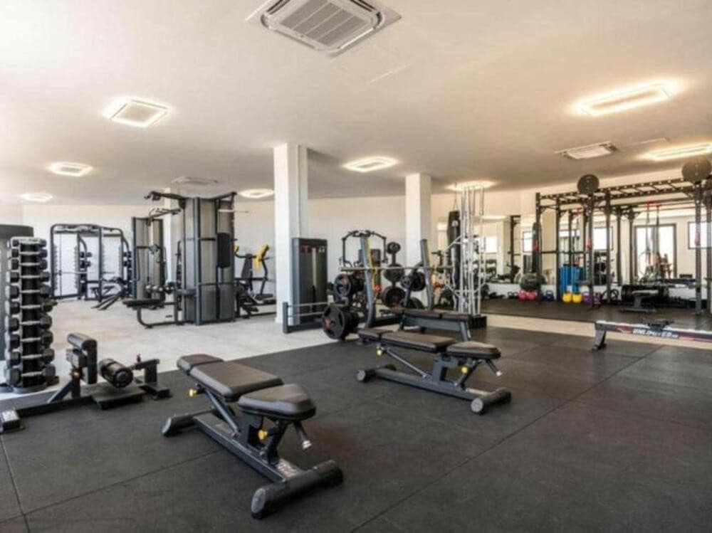 2 bedroom Penthouse for rent in Benahavis with pool garage - € 2,650 (Ref: 9026271)