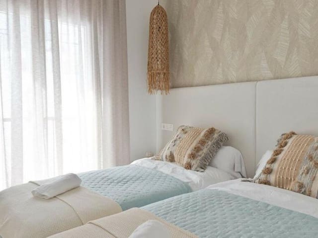 2 bedroom Penthouse for rent in El Paraíso, Benahavís with pool garage - € 2,650 (Ref: 9026271)