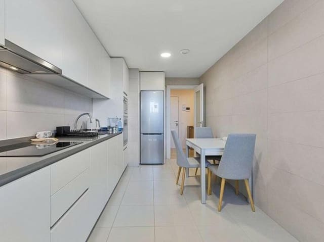 3 chambre Appartement à vendre à Playa Bajadilla - Puertos, Marbella avec piscine garage - 475 000 € (Ref: 9028996)