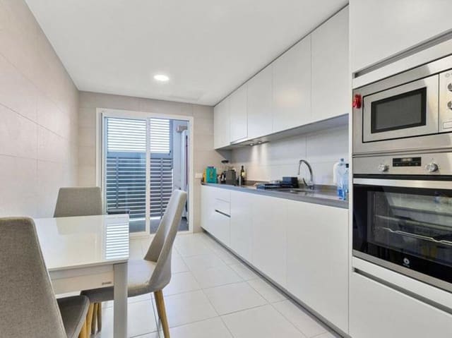 3 sypialnia Apartament na sprzedaż w Playa Bajadilla - Puertos, Marbella z basenem garażem - 475 000 € (Ref: 9028996)